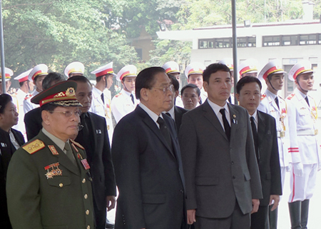 Đoàn đại biểu của Lào do Tổng Bí thư Đảng nhân dân cách mạng Lào dẫn đầu.