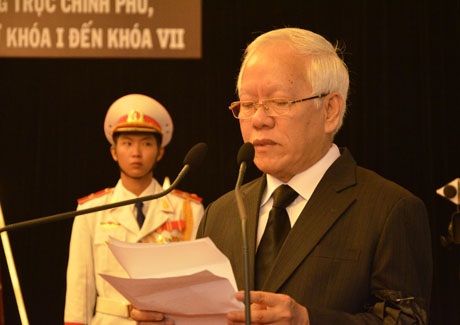 Ông Lê Hồng Quân chủ tịch UBND TPHCM phát biểu khai mạc buổi lễ viếng (Ảnh: Hồng Nhung)