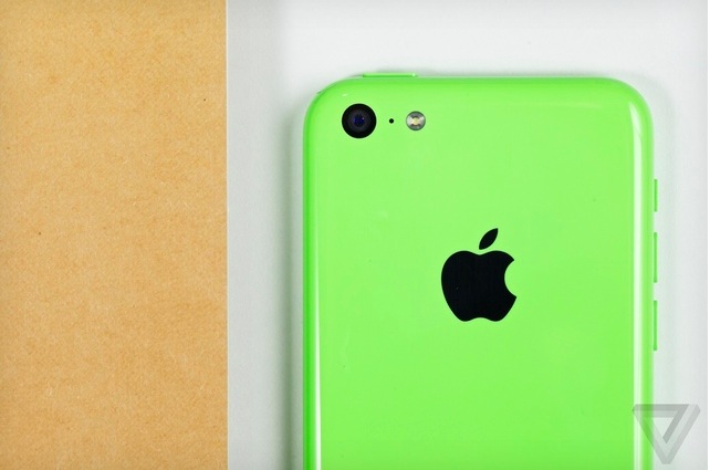 iPhone 5C: Giảm đơn đặt hàng sản xuất vì ế ẩm