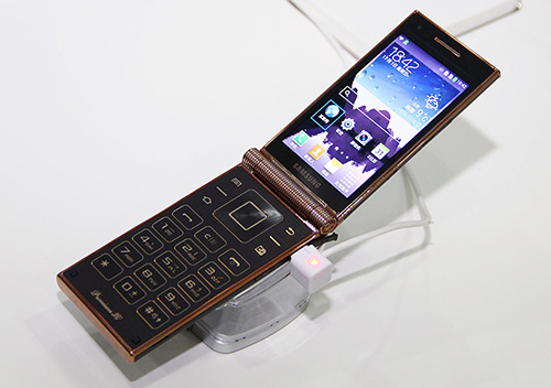 Samsung SCH-W2014: Điện thoại nắp gập hạng sang ra mắt