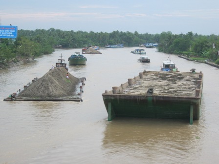 Hàng ngàn phương tiện ở Tiền Giang, Bến Tre đã vào nơi tránh bão an toàn