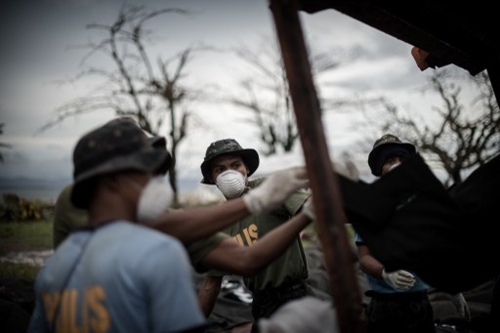 Gần 1.800 người thiệt mạng do siêu bão ở Philippines