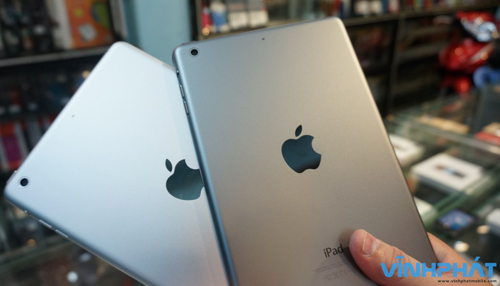 Màu xám của iPad Mini Retina nhìn hơi khác so với màu xám của iPad Air.