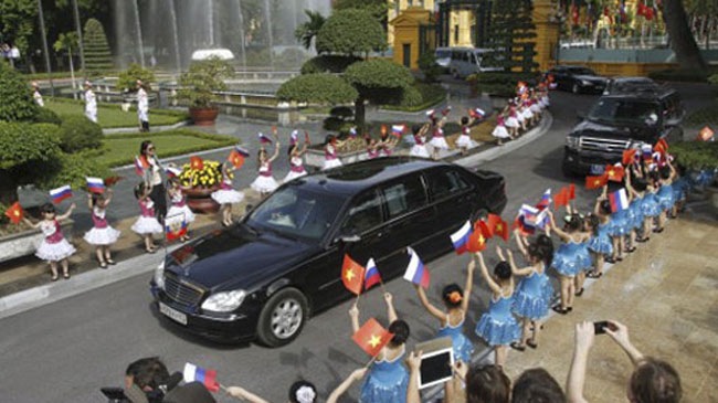 Tổng thống Vladimir Putin sử dụng xe gì tại Việt Nam?