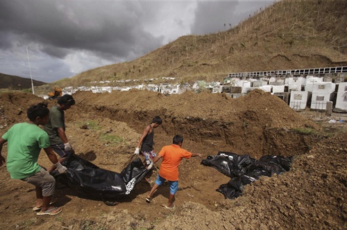 Philippines: Cảnh sát nói 10.000 người chết vì bão mất chức