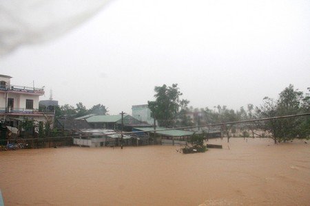 Nước lũ gây ngập tại thị trấn Ái Nghĩa (huyện Đại Lộc)
