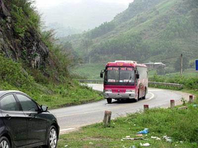 Đường Hồ Chí Minh kéo dài từ Pác Bó đến Đất Mũi  có tổng chiều dài 3.167 km 