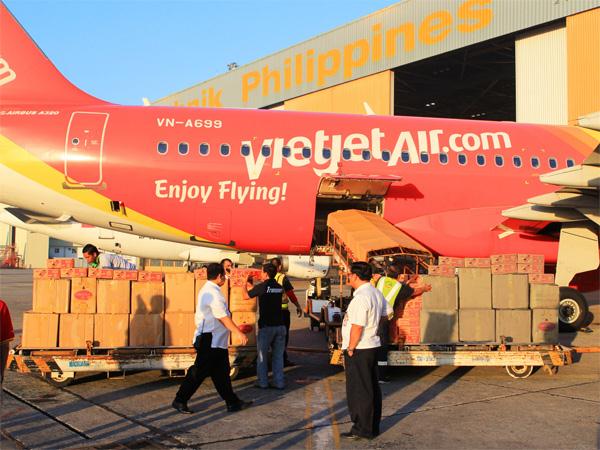 VietJetAir cứu trợ nạn nhân bão Haiyan ở Philippines