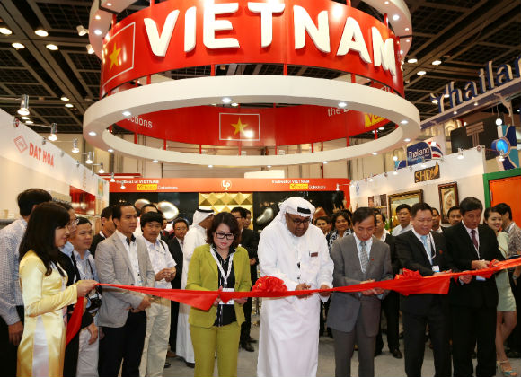 Hàng Việt bay lên từ cửa ngõ Dubai