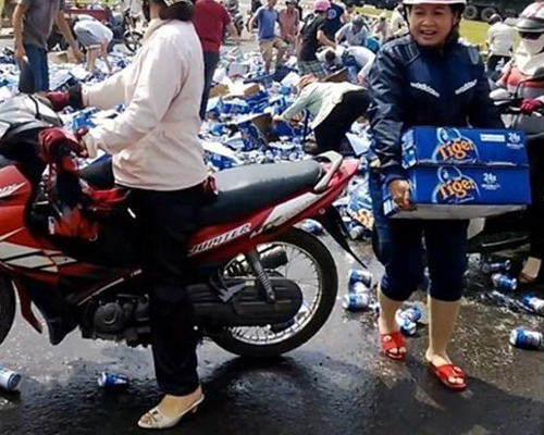 Cười 'thu hoạch' vì hôi được bia ở Đồng Nai