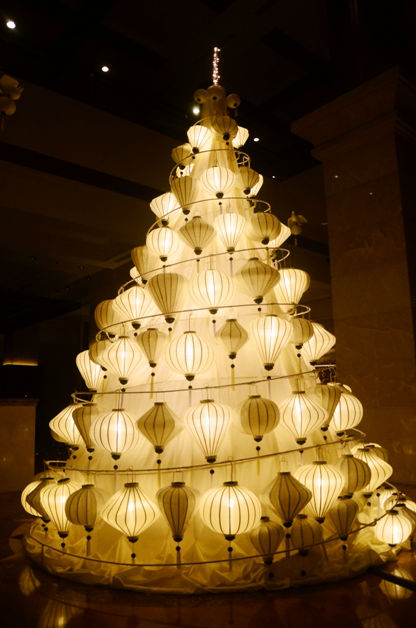 Lễ thắp sáng cây thông Noel tại Sofitel Plaza Hà Nội vào đêm 24/12