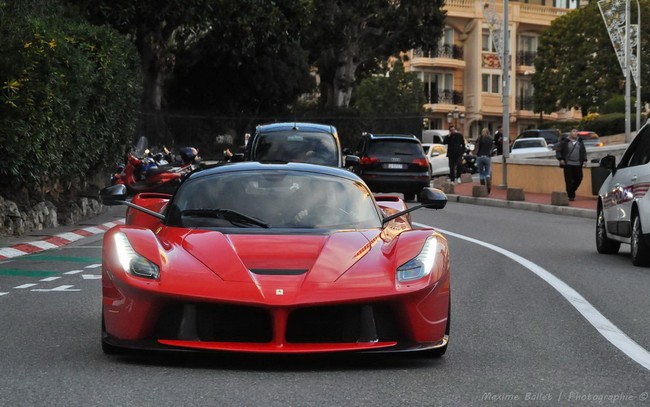 LaFerrari giá 1,69 triệu USD dạo phố Monaco