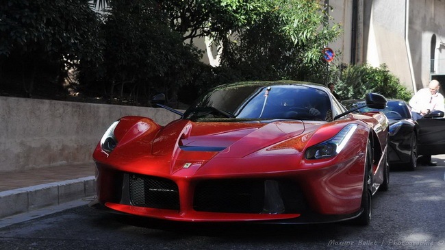 LaFerrari xuất hiện trên đường phố Monaco