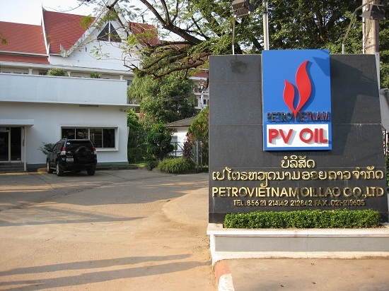 Tạm nhập tái xuất xăng dầu sang Lào: Bộ Công thương phải giải trình