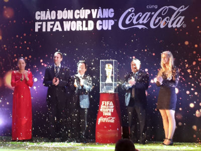 Coca-Cola mang Cúp Vàng FIFA đến Hà Nội