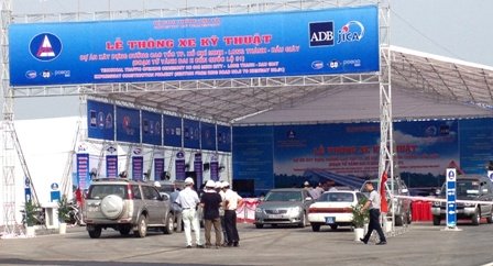 Ban lãnh đạo VEC kiểm tra khu vực khánh tiết lễ thông xe