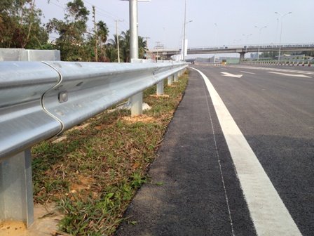 Các trụ bê tông tôn sóng ở gói 3 đã được thay thế đảm bảo quy trình kỹ thuật
