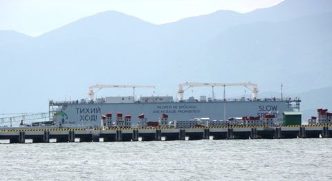 Tàu Kilo Hà Nội chuẩn bị làm lễ thượng cờ ở cảng Cam Ranh
