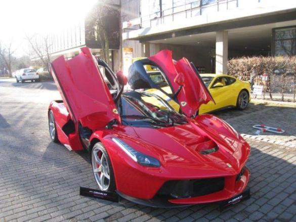 Siêu xe Ferrari LaFerrari “Số 1” có giá 1,38 triệu USD 1