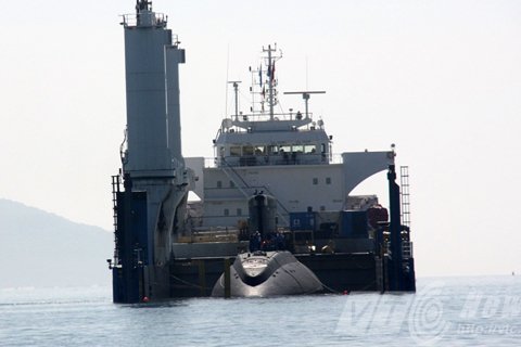Tàu ngầm Kilo Hà Nội đã hoà mình vào biển Tổ quốc