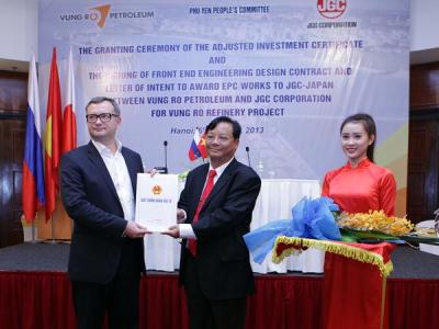 Phú Yên trao Giấy chứng nhận đầu tư điều chỉnh cho Dự án Nhà máy Lọc dầu Vũng Rô