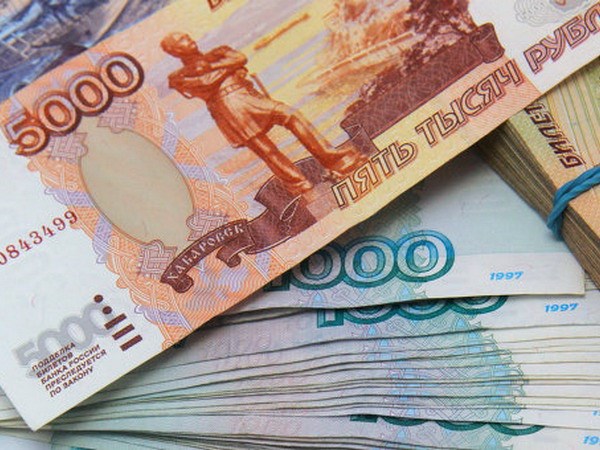 Nga can thiệp chặn đà trượt dốc của đồng rúp