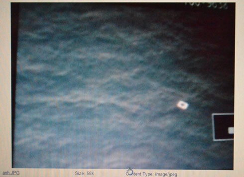Thủy phi cơ Việt Nam phát hiện vật thể nghi là cửa máy bay mất tích