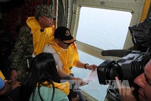 Quyền Bộ trưởng Giao thông Malaysia Hishamuddin Hussein trên đường tới eo biển Malacca ngày 11/3. (Nguồn: THX/TTXVN)