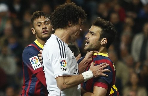 Pepe có pha gây hấn với Fabregas sau khi Messi gỡ hòa 2-2. Hai cầu thủ đều nhận thẻ vàng sau pha lộn xộn này.