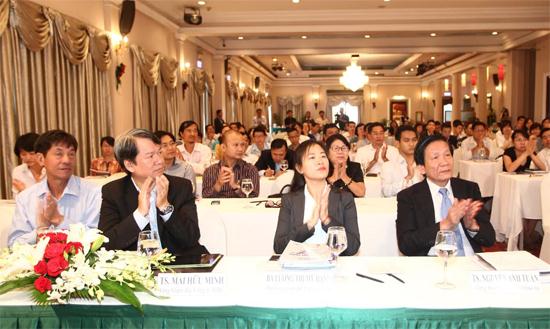 Các đại biểu dự Hội thảo Cơ hội đầu tư các sản phẩm mới của thị trường chứng khoán Việt Nam
