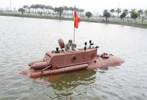 Tàu ngầm Trường Sa mini thử nghiệm thành công trong hồ