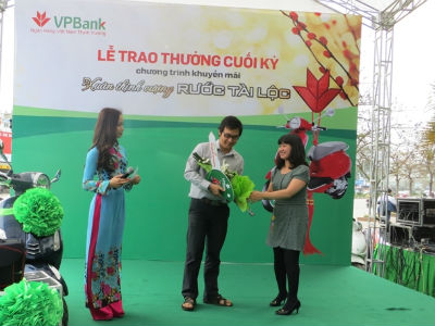 VPBank trao gần 2 tỷ đồng giải thưởng cho khách hàng