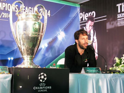 Cúp UEFA Champions League đến Việt Nam cùng Nistelrooy, Robert Pires