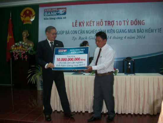 Kienlongbank trao 10 tỷ đồng giúp người nghèo mua BHYT