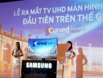 Samsung ra mắt TV UHD màn hình cong đầu tiên