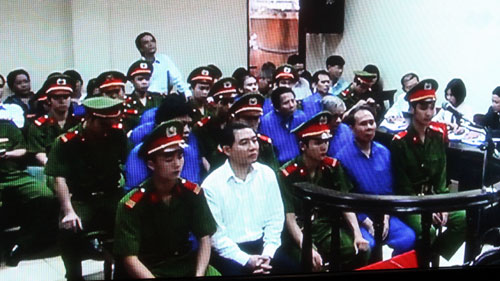 Ngày thứ 5 xét xử Dương Chí Dũng: Xuất hiện tài liệu mới, tòa tạm dừng xét xử