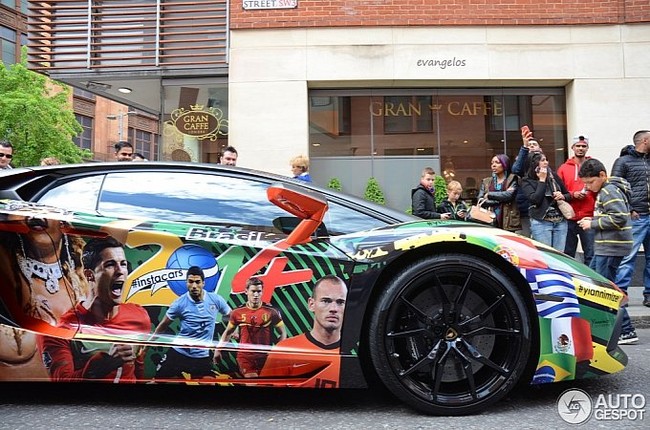 Lamborghini Aventador phiên bản World Cup bất ngờ xuất hiện tại London 2