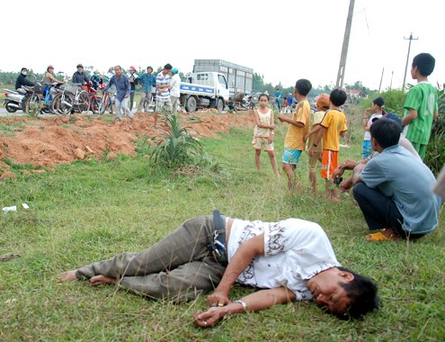 Kinh hoàng tài xế xe khách say khướt, đánh võng 30 km mới 