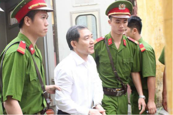 Dương Chí Dũng bị dẫn giải vào phiên tòa phúc thẩm chiều ngày 7/5.