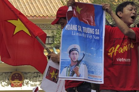 Người dân Hà Nội tuần hành phản đối Trung Quốc, ảnh 1
