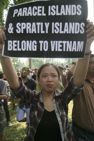 Người dân Hà Nội tuần hành phản đối Trung Quốc, ảnh 5