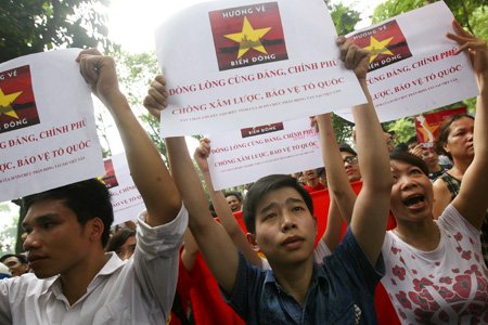 Người dân Hà Nội tuần hành phản đối Trung Quốc, ảnh 7