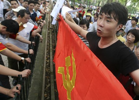 Người dân Hà Nội tuần hành phản đối Trung Quốc, ảnh 8
