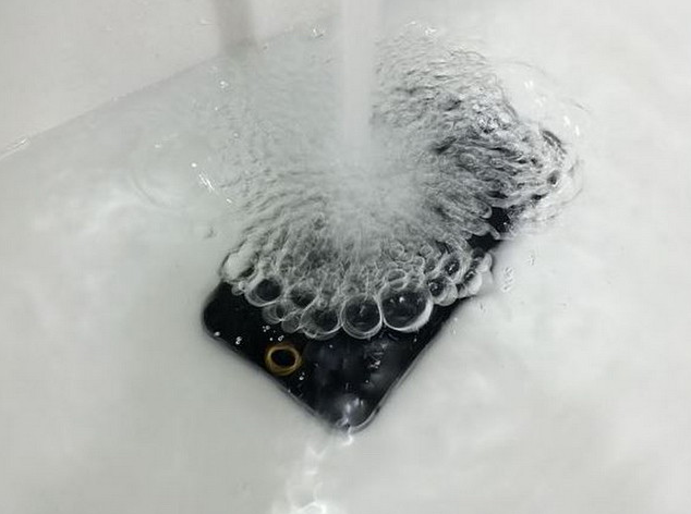 iPhone 6 sẽ trang bị tính năng chống nước?