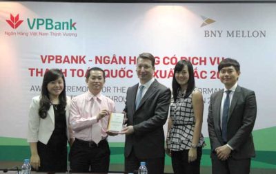 Đại diện VPBank nhận giải “Ngân hàng có chất lượng thanh toán quốc tế xuất sắc