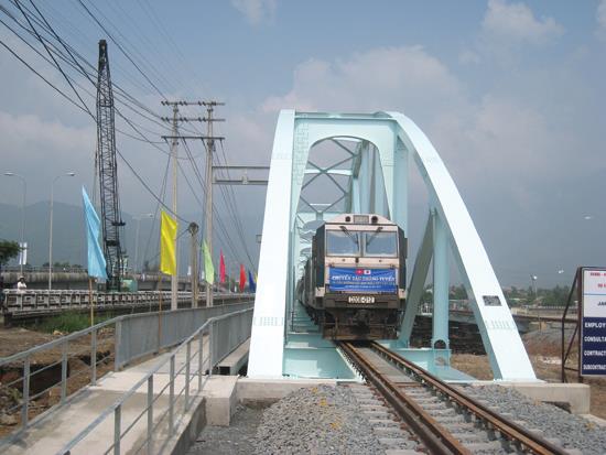 Công trình cầu đường sắt Bắc - Nam do Tổng công ty Xây dựng Thăng Long thi công