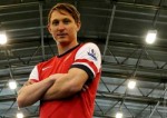 Kim Kallstrom chính thức về với Arsenal