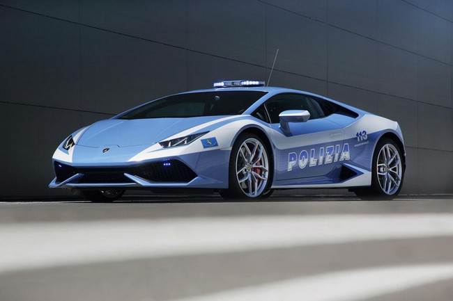 Cảnh sát Ý nhận siêu xe Lamborghini Huracan