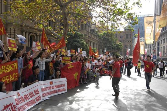 Du học sinh Việt Nam tại Sydney biểu tình phản đối Trung Quốc xâm phạm lãnh hải - ảnh 5