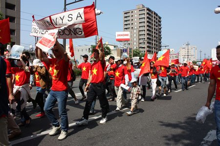 Đoàn người diễu hành ôn hòa, đúng pháp luật nhận được sự hỗ trợ của chính quyền sở tại